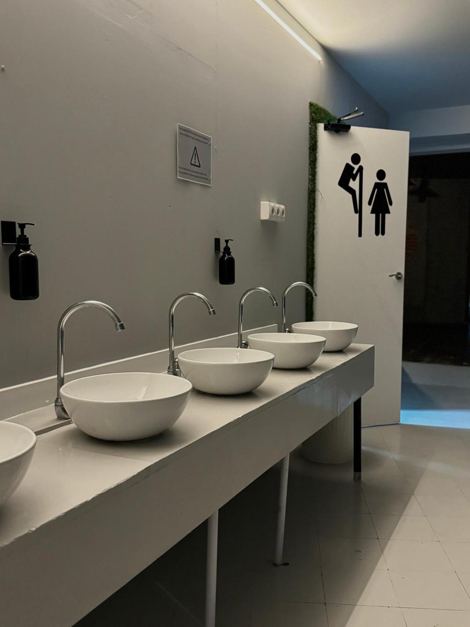 Naap Hotell Valencia Exteriör bild